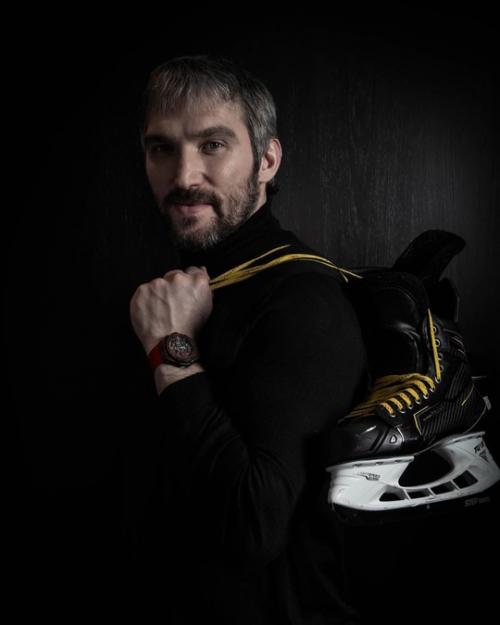 Хоккеист александр Овечкин сломал ногу прямо во время матча. 03