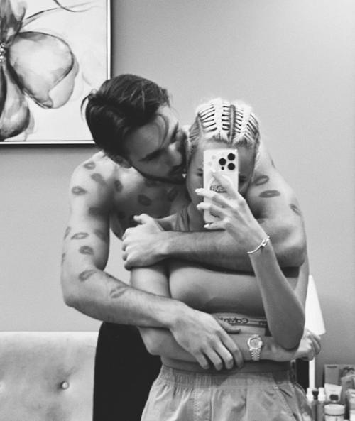 МЫ Расстались 28-летняя Клава кока подтвердила слухи о расставании с бойфрендом, 26-летним Александром повериным. 08