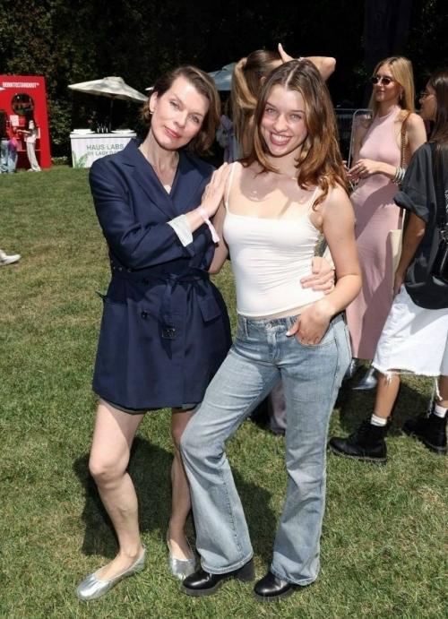 17-Летняя дочь миллы Йовович станет актрисой в новом фильме люка бессона. 

