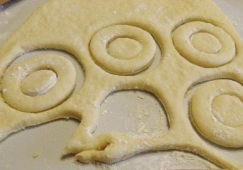 Пончики на кефире за 15 минут. 04