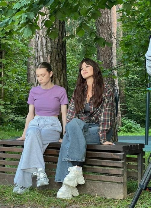 В ремейке Моей Прекрасной Няни Олеся Иванченко предстала в роли знаменитой няни Вики. 04