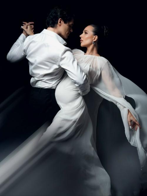 Отец будущего ребёнка лерчека Луис сквиччиарини поделился чувственной фотосессией с беременной возлюбленной. 01