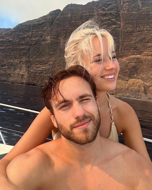 МЫ Расстались 28-летняя Клава кока подтвердила слухи о расставании с бойфрендом, 26-летним Александром повериным. 07