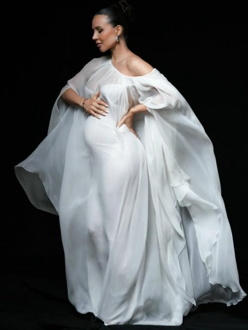 Отец будущего ребёнка лерчека Луис сквиччиарини поделился чувственной фотосессией с беременной возлюбленной. 03