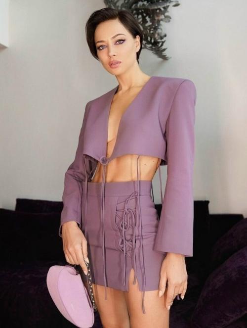 Неадекватный фанат пристал: к актрисе Настасье самбурской пристаёт необычный поклонник. 01