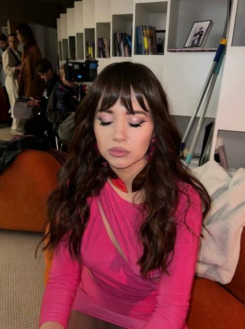 В ремейке Моей Прекрасной Няни Олеся Иванченко предстала в роли знаменитой няни Вики. 03