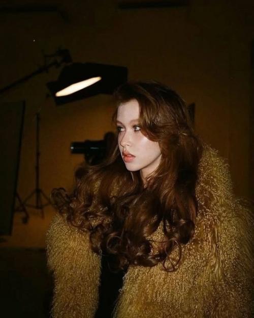 15-Летнюю анну пересильд захейтили за слишком взрослый образ. 08