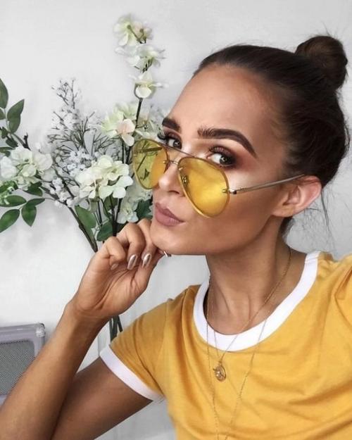 Желтые очки - новое веяние моды, которое придется по душе многим современным модницам.