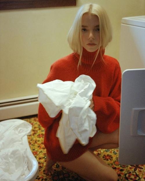 Прекрасная Аня Тейлор - Джой украсила обложку нового номера испанского Vogue, и это событие не могло остаться незамеченным! 05