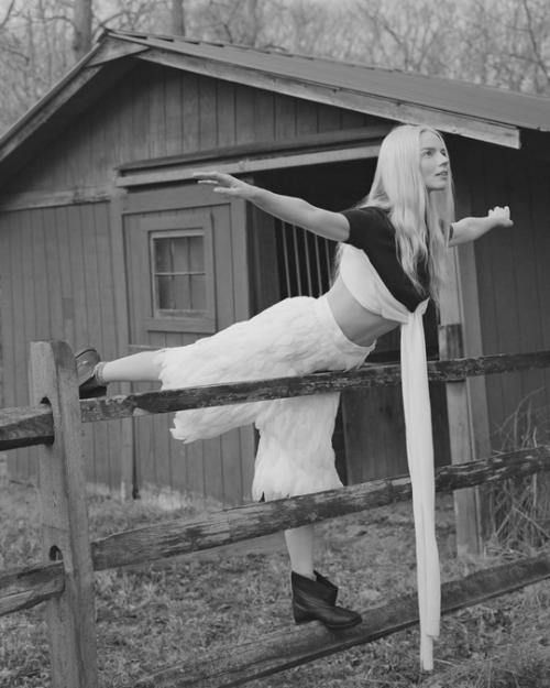 Прекрасная Аня Тейлор - Джой украсила обложку нового номера испанского Vogue, и это событие не могло остаться незамеченным! 07