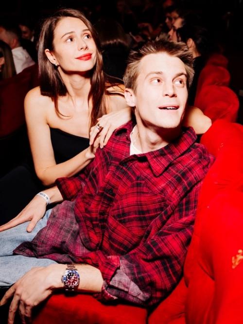 Иван Янковский со своей женой Дианой пожарской во время премьеры нового сериала Аутсорс. 04