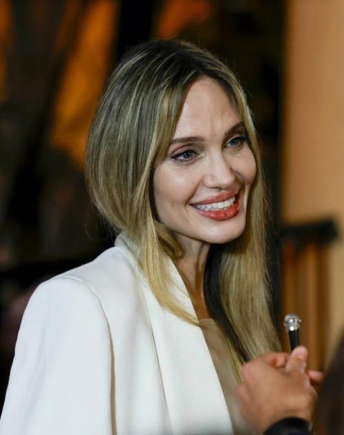 Анджелина джоли блистает на кинопремии Maltin Modern Master Award. 01