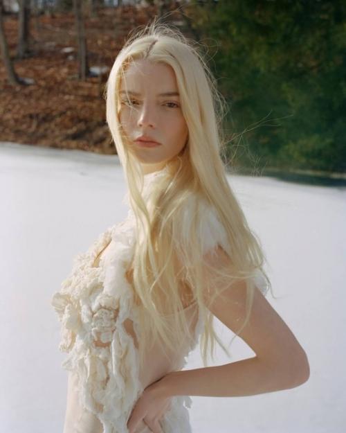 Прекрасная Аня Тейлор - Джой украсила обложку нового номера испанского Vogue, и это событие не могло остаться незамеченным! 02