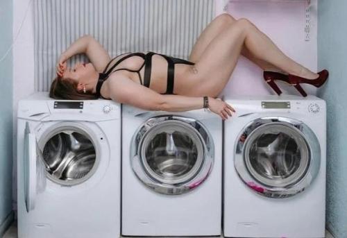 В соц.  Сетях она гордо демонстрирует своё тело. 01