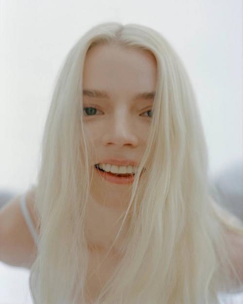 Прекрасная Аня Тейлор - Джой украсила обложку нового номера испанского Vogue, и это событие не могло остаться незамеченным! 06