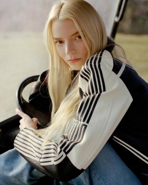 Прекрасная Аня Тейлор - Джой украсила обложку нового номера испанского Vogue, и это событие не могло остаться незамеченным! 04