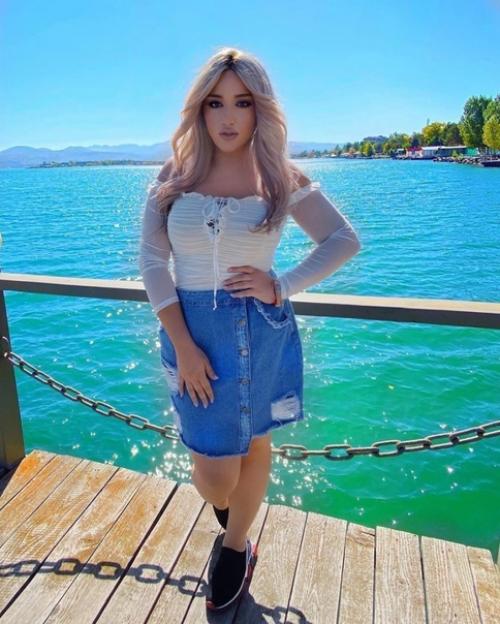 Визажист Гоар аветисян перевоплощает девушек и сама неплохо перевоплотилась. 03