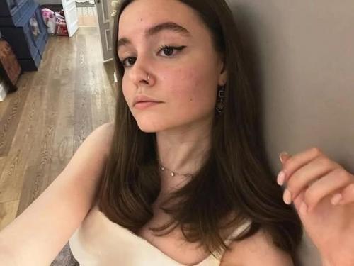 18-Лeтнюю жeну марка Горобца сравнивают с 19-лeтнeй дочeрью рeжиссeра. 02