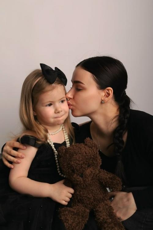 Звезда сериала Воронины Мария Ильюхина показала свою 3-летнюю дочь. 
