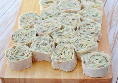 Рулетики из лаваша с картофелем, грибами и зеленью. 03