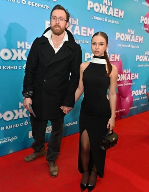 Актер Данила Якушев сделал предложение Кристине, которая моложе его на 20 лет. 02