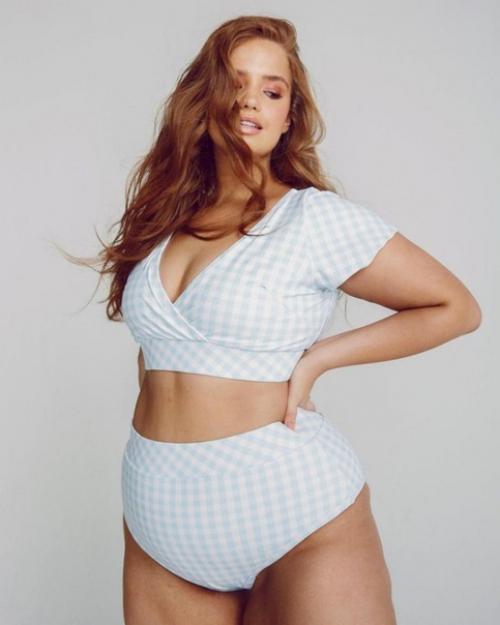 Американка бри киш состоит сразу в нескольких модельных агентствах и снимается для брендов купальников. 01