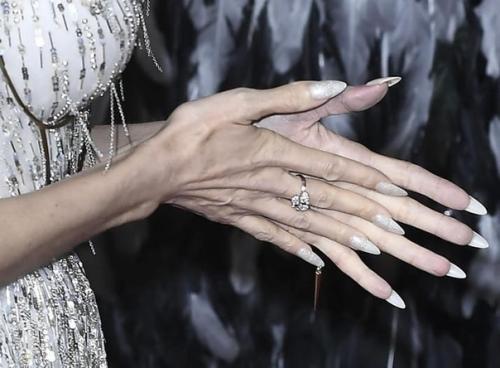 Анджелину джоли не узнать за последнее время. 01