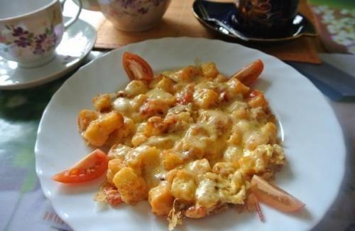 Яичница по-французски. 

На 1-2 порции понадобится: 
