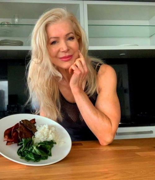 Восхитительная 63-летняя бaбyшка лecли мaкcвелл. 01