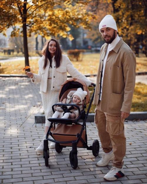 Рэп - исполнитель SТ, его жена Ассоль Васильева и малышка дочка! 01