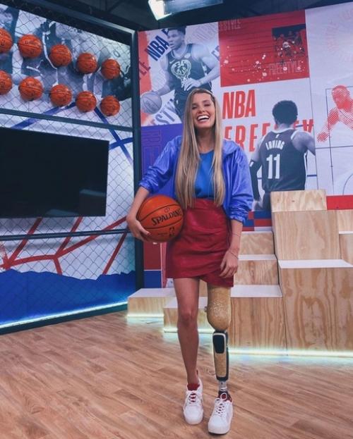 Aкиe cдeлaть?   Маникюр ногти маникюртренд ноготочки. 04