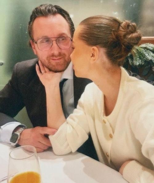 Актер Данила Якушев сделал предложение Кристине, которая моложе его на 20 лет. 01