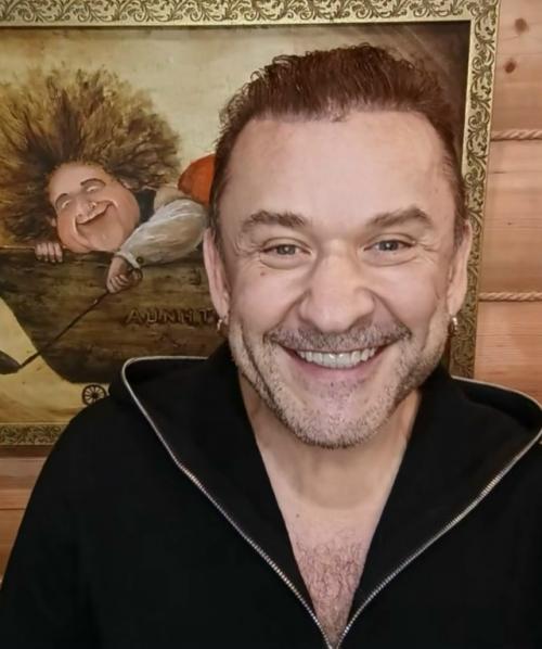 Толстый Человек Кажется Более Привлекательным: звезда кривого зеркала, сбросивший 80 кг, откровенно рассказал о последствиях. 01