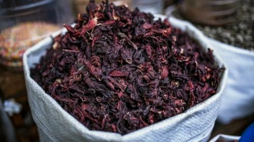 Ты пьёшь каркаде и даже не знаешь, что он делает с организмом.
