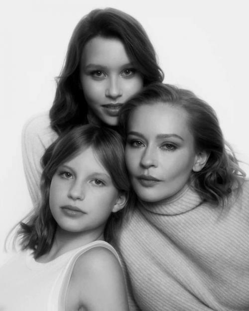 Анна пересильд опубликовала очаровательные снимки со своей сестрой и мамой. 04