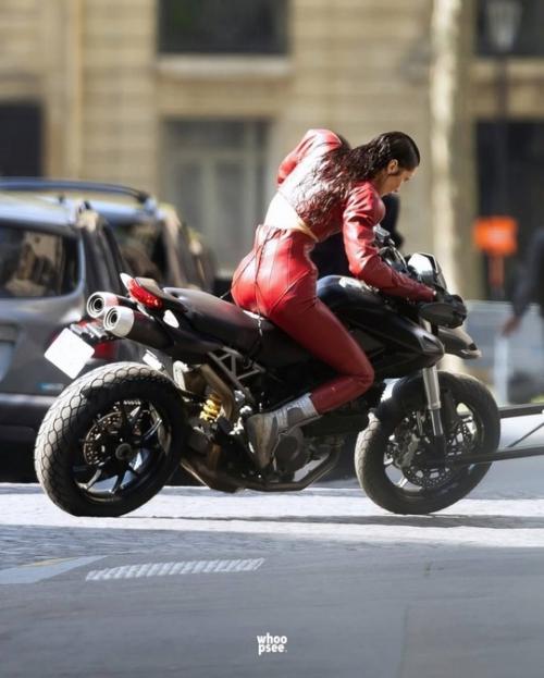 Белла хадид решила начать актерскую карьеру. 03