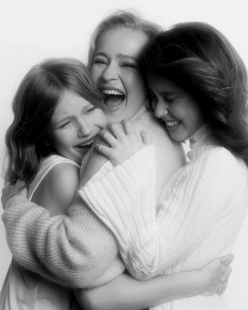 Анна пересильд опубликовала очаровательные снимки со своей сестрой и мамой. 01