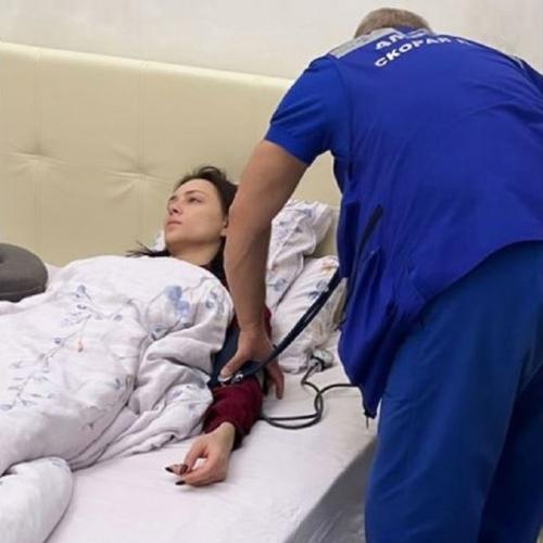 Настя самбурская на капельнице: актриса страдает от переутомления! 01 Настя самбурская на капельнице: актриса страдает от переутомления! 01
