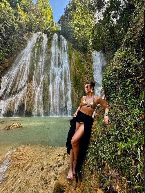 Ольга Бузова вновь оказалась в центре внимания после публикации свежих фотографий.  