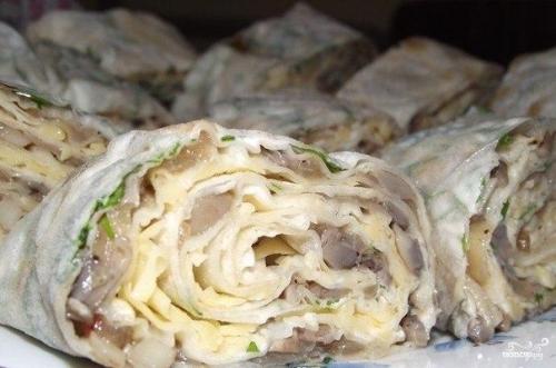 Рулет из лаваша с грибами. 

