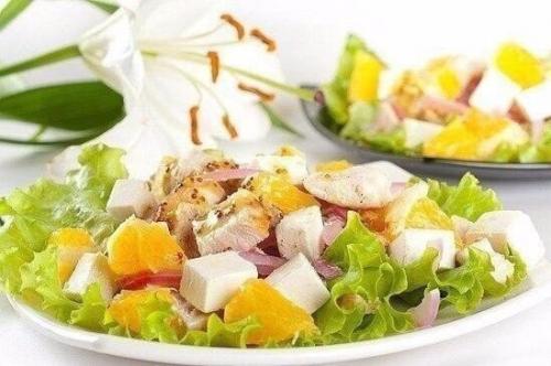 Салат с апельсинами куриным филе и сыром Фета. Салат с апельсинами куриным филе и сыром Фета.