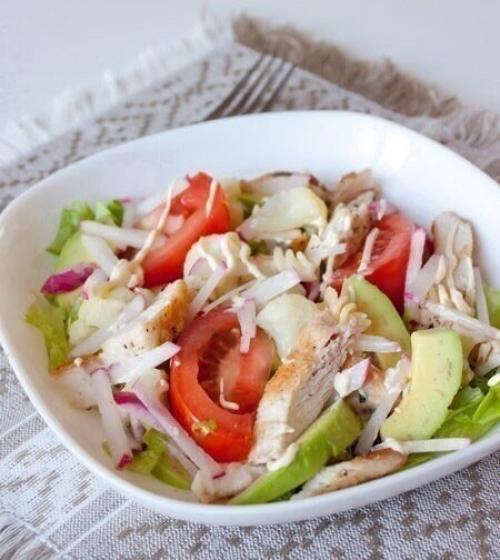 Калифорнийский куриный салат.
