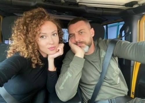 44-Летний Антон Батырев, от которого ушла четвёртая жена с маленьким ребёнком, признался, что у него начался новый роман. 01