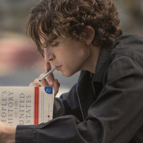 Курение вредит здоровью, но у них это выглядит соблазнительно. 03