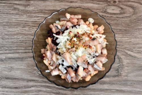 Салат с фасолью и селедкой. 02 Салат с фасолью и селедкой. 02