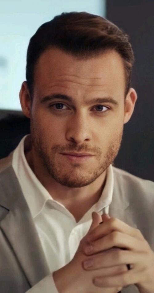 Российская адаптация всеми любимого сериала Постучись в мою Дверь является одним из самых ожидаемых событий этого года! 01