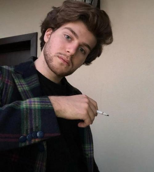 Российская адаптация всеми любимого сериала Постучись в мою Дверь является одним из самых ожидаемых событий этого года! 02