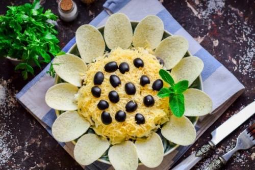 Салат Подсолнух с ананасами. Салат Подсолнух с ананасами.