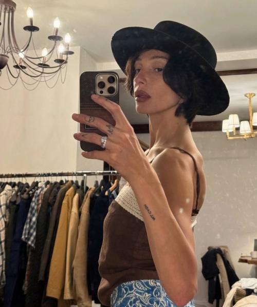 Пашем, Доим, Убираем, мы Квасим: Анастасия ивлеева деревенскими луками хвастается. 02