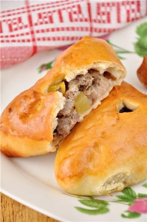 Как приготовить эчпочмак (треугольные пироги с картошкой и мясом). Как приготовить эчпочмак (треугольные пироги с картошкой и мясом).